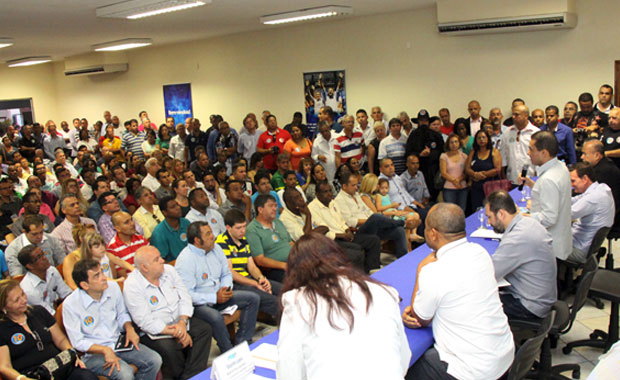 Ao lado de Crivella e Lopes, Pereira incentiva militantes do Rio a buscar cada voto