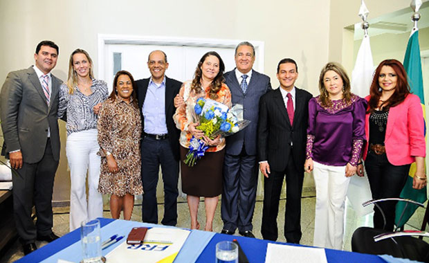 Cirene (ao centro) logo após tomar posse como coordenadora do PRB Mulher DF