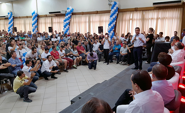 Líder do PRB discursa para mais de mil pessoas em Canoas