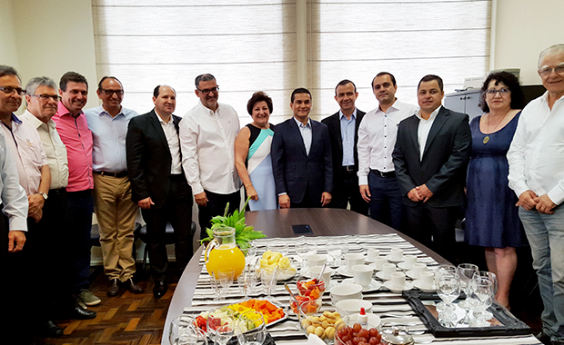 Beth, Pereira, Jairo e representantes dos partidos aliados