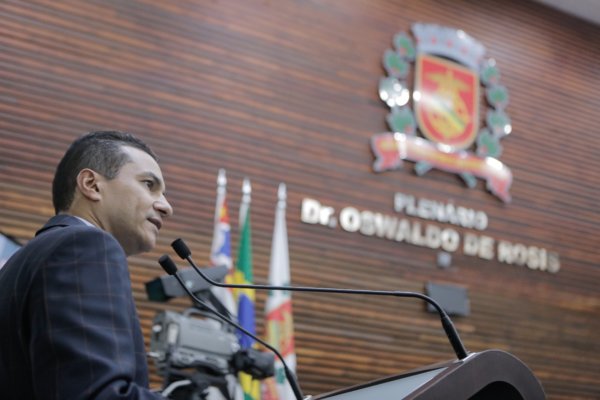 Marcos Pereira discursa na Câmara Municipal de Santos