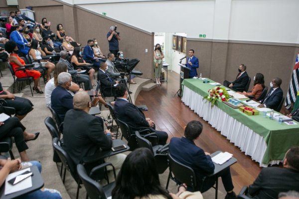 Marcos Pereira discursa em solenidade de posse, em Francisco Morato