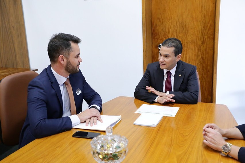 Deputado Marcos Pereira realiza reunião com o prefeito de Ipaussu, Serginho