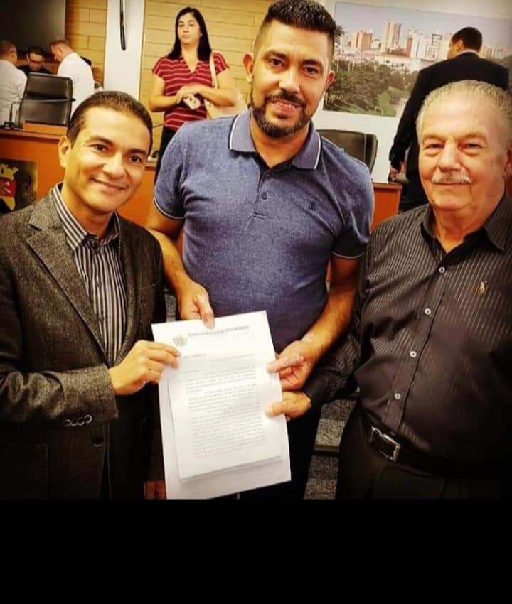 Prefeito de Ribeirão Branco e presidente municipal do Republicanos entregam demanda para o deputado Marcos Pereira