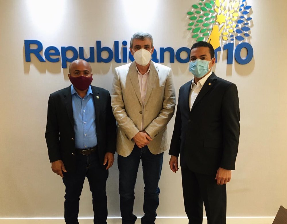Reunião em Brasília com o prefeito de Taubaté, José Saud, juntamente com o vereador Nunes Coelho