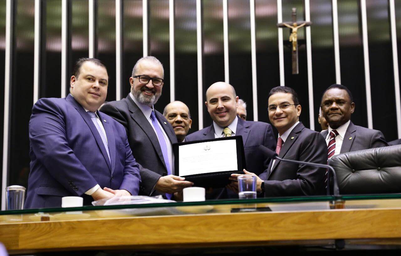 Sessão Solene em Homenagem aos 42 anos da Igreja Universal