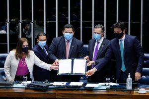 Marcos Pereira promulga Emenda que adia eleições municipais