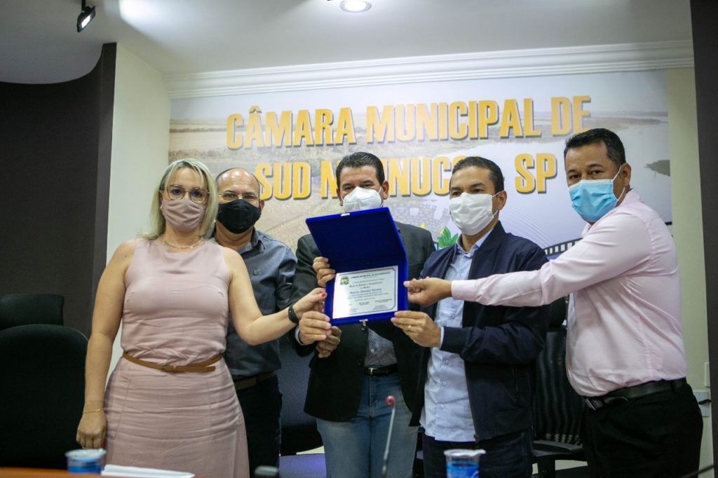 No dia do aniversário de Sud Mennucci, Marcos Pereira foi recebido pelas autoridades na Câmara Municipal
